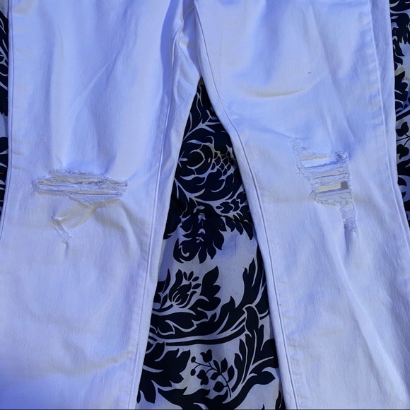 Universal Thread White Ripped Jeans - Picture 5 of 6